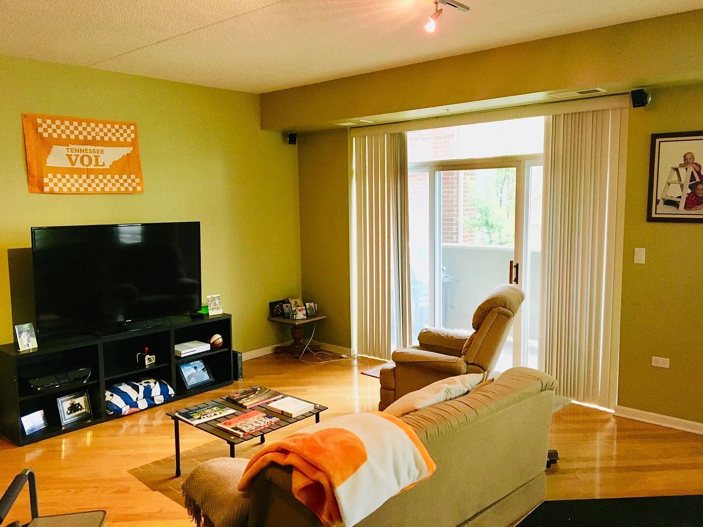 77 North Quentin Road, Unit 202 Palatine, IL 60067 - Photo 2 of 16 Gallery Image 2