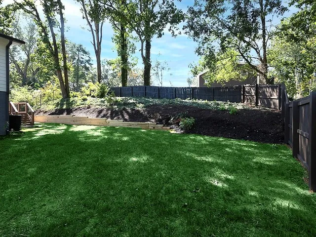 a view of yard with green space