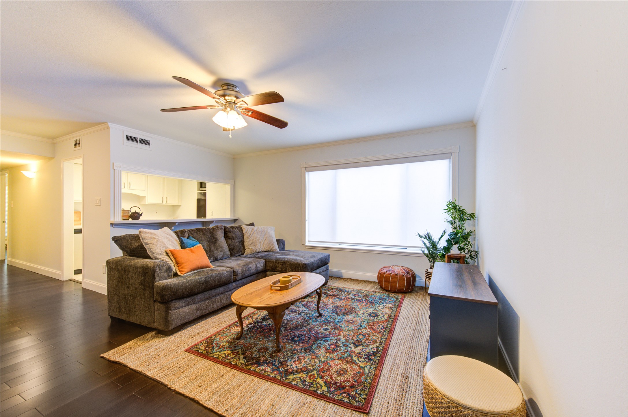 1909 Brun Street, Unit 16 Houston, TX 77019 - Photo 9 of 19 a living room with furniture a table and a potted plant