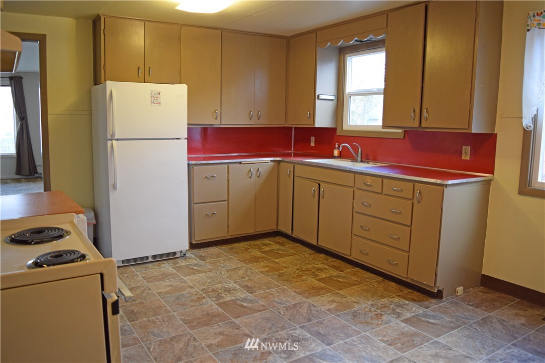 462 Southwest 14th Street Chehalis, WA 98532 - Photo 4 of 17 Gallery Image 4