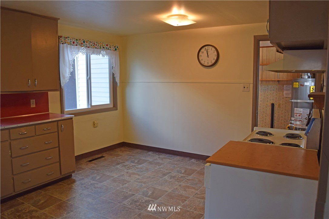 462 Southwest 14th Street Chehalis, WA 98532 - Photo 5 of 17 Gallery Image 5
