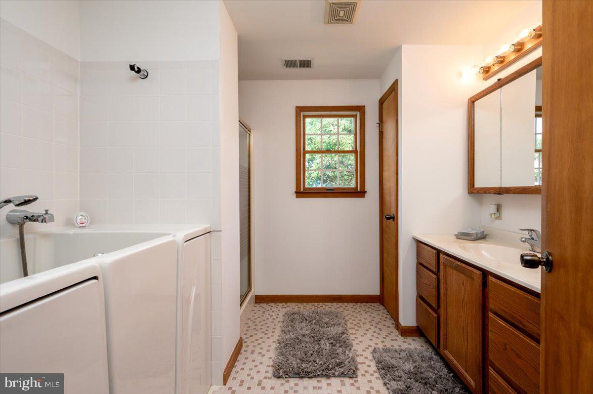 8236 Bayside Road Chesapeake Beach, MD 20732 - Photo 20 of 39 a kitchen with a sink and a window