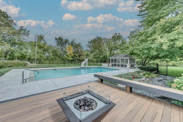 a view of a terrace with sitting area