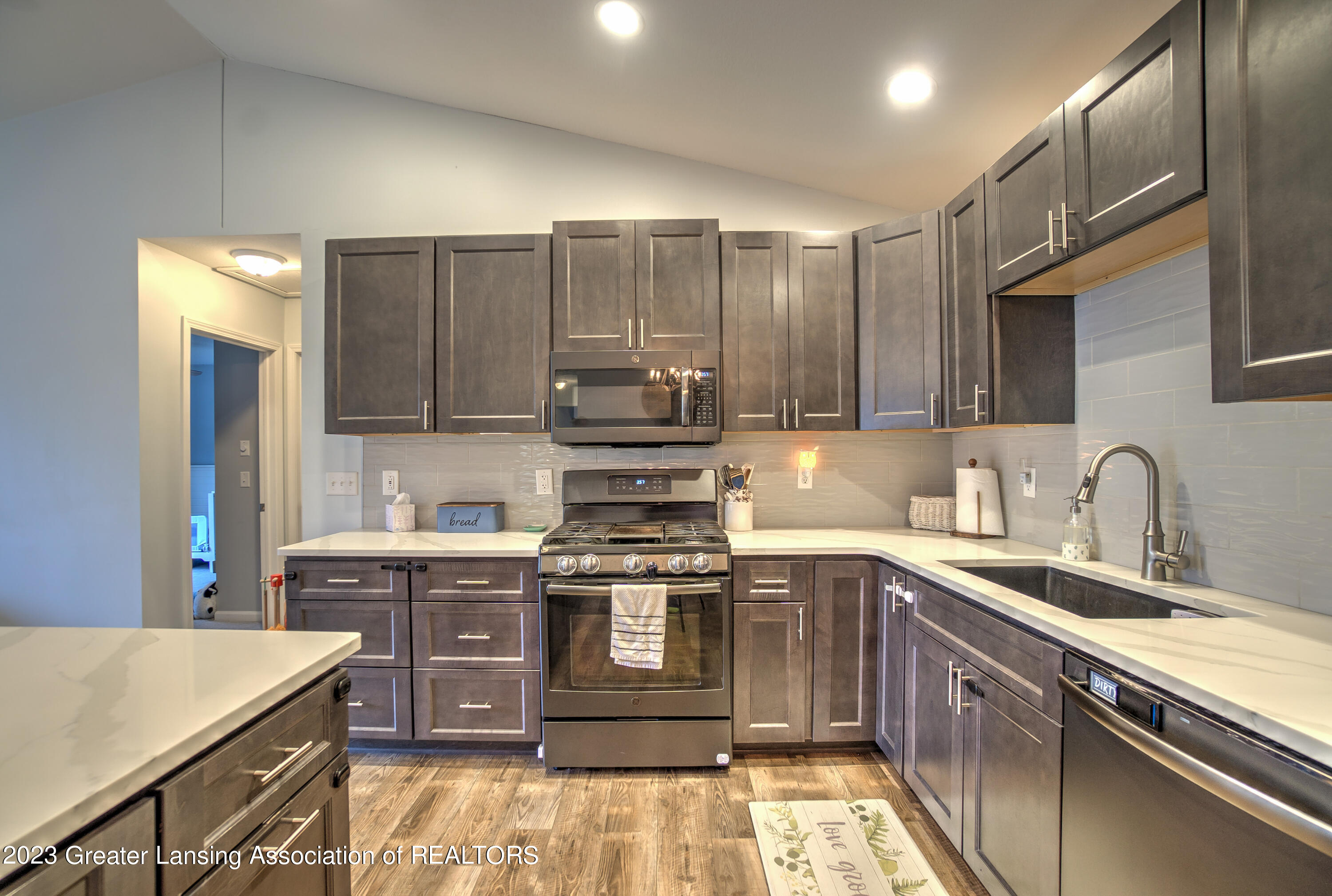 1165 North Michigan Road Eaton Rapids, MI 48827 - Photo 17 of 33 Kitchen