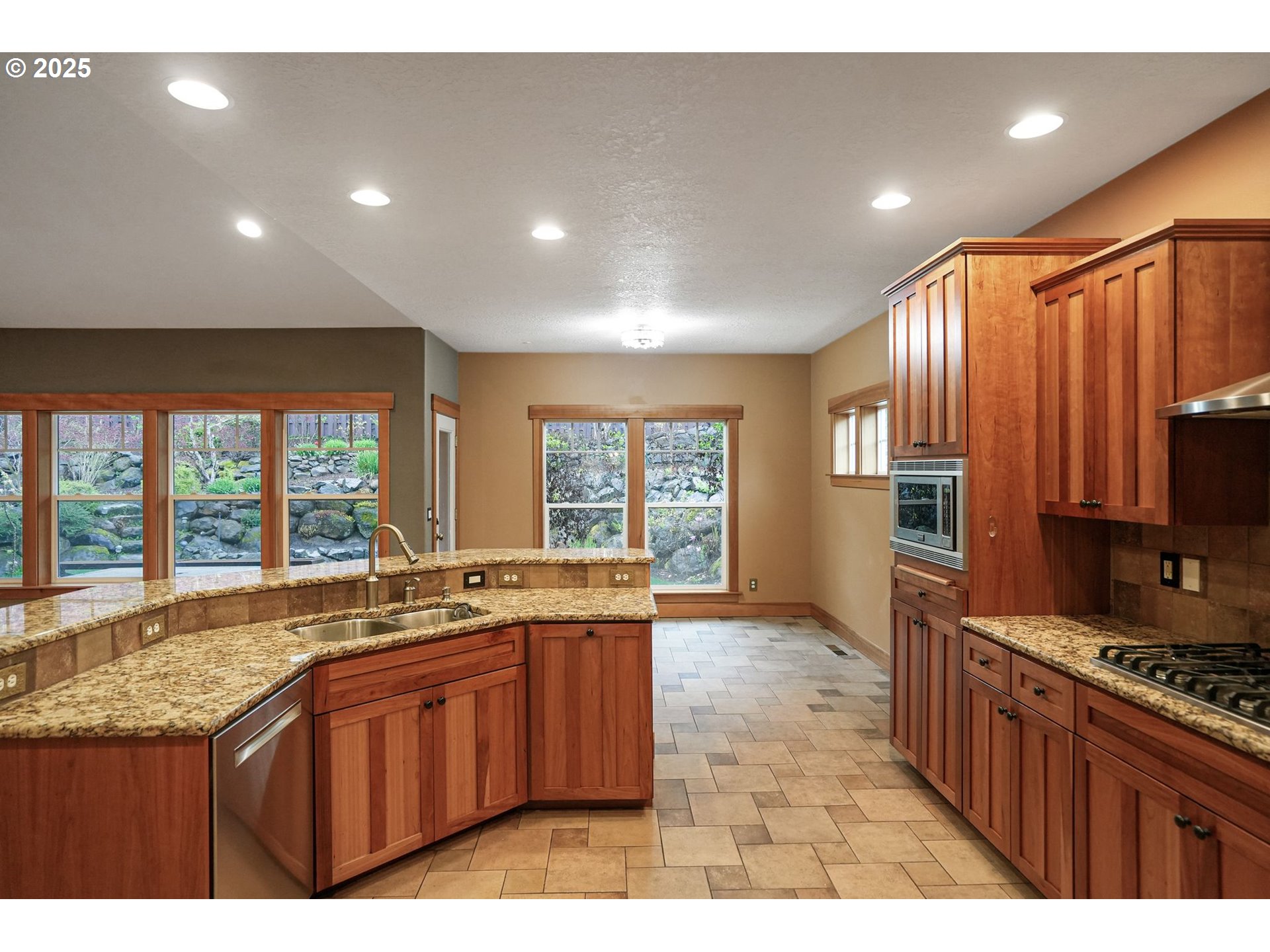 320 Tillicum Silverton, OR 97381 - Photo 28 of 48