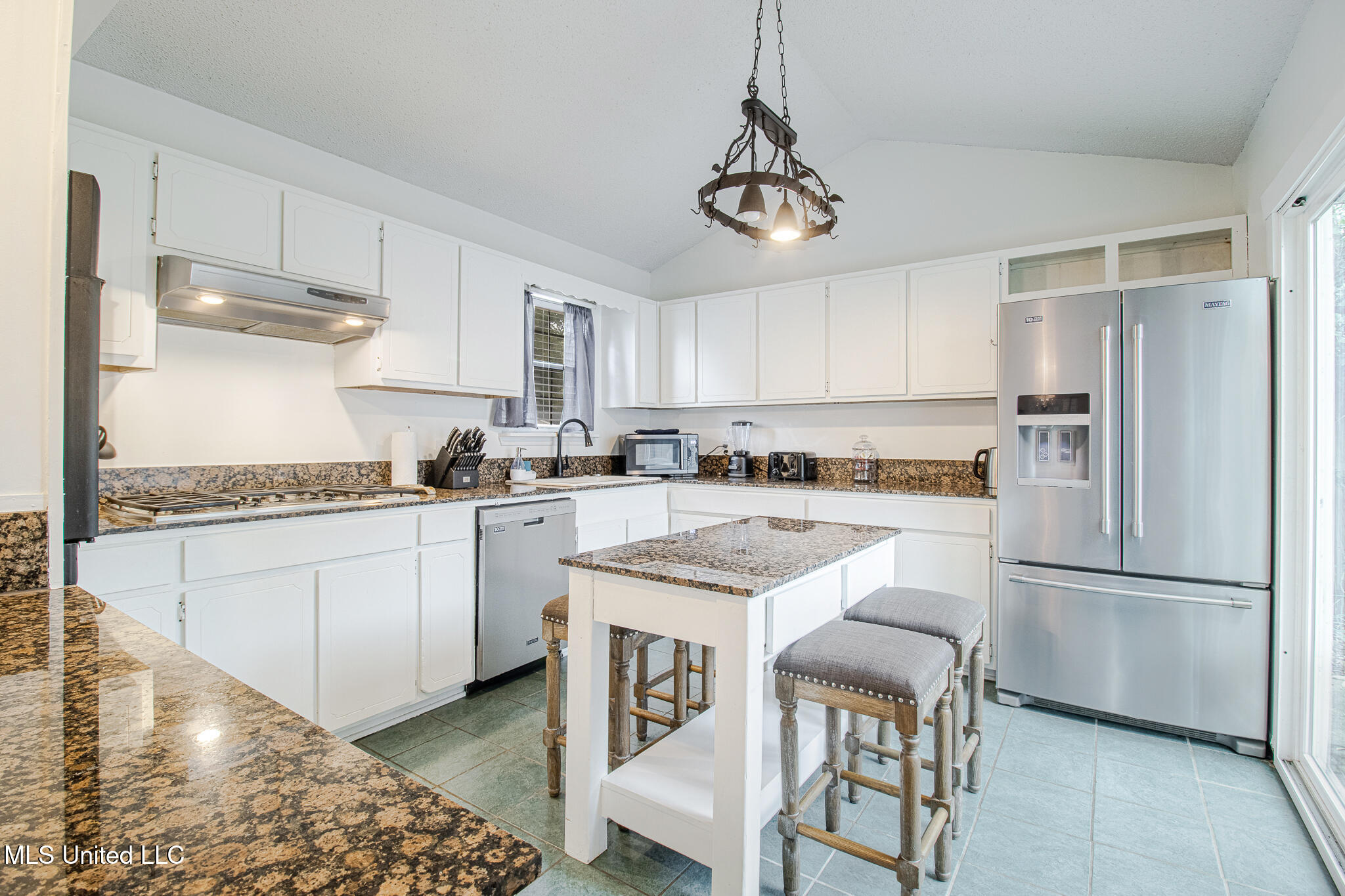 204 Trautman Avenue Long Beach, MS 39560 - Photo 5 of 24 204 Trautman-80005