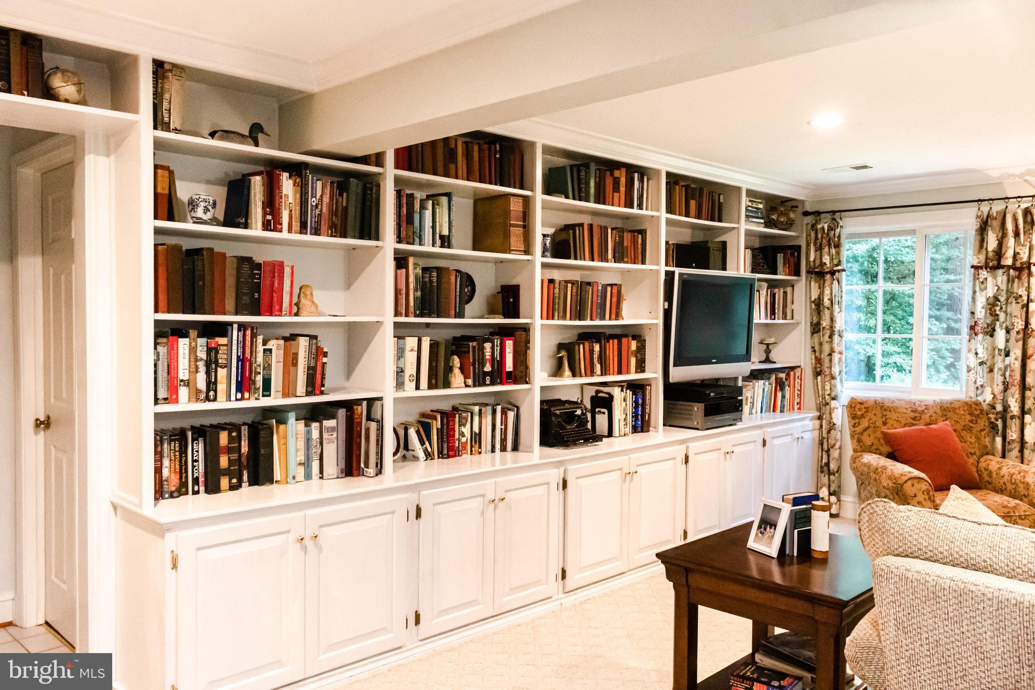 5100 Gunpowder Road Fairfax, VA 22030 - Photo 29 of 39 Built in Bookshelves and Recessed Lights