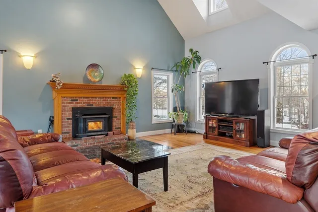 $949,900 | 50 Old Farm Road, Lunenburg, MA 01462