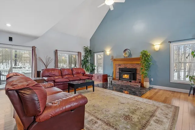 $949,900 | 50 Old Farm Road, Lunenburg, MA 01462