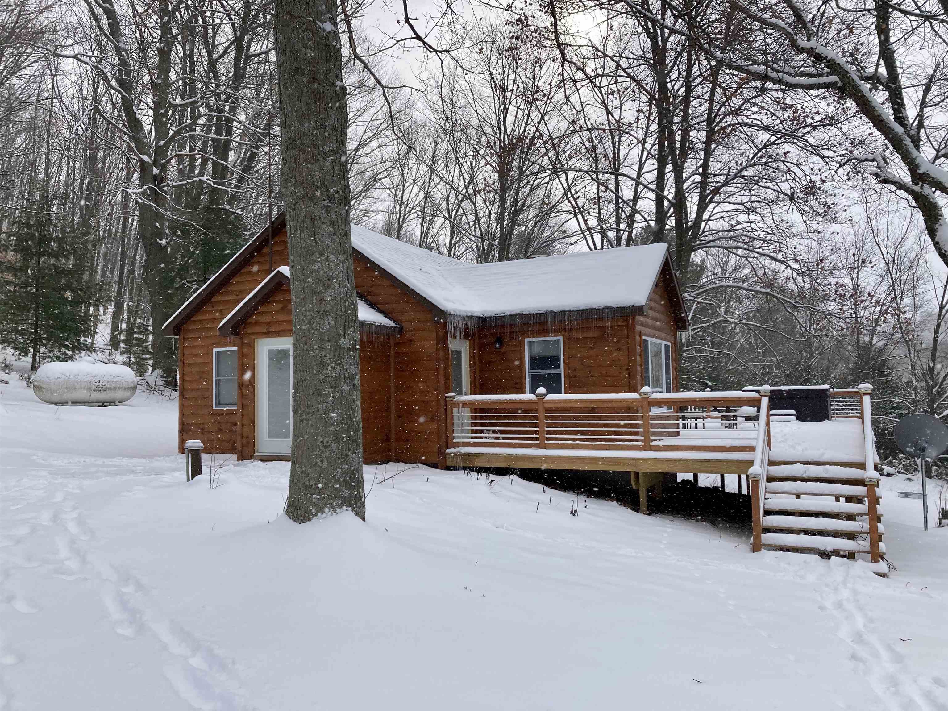 4487 South Wheeler Road Maple City, MI 49664 - Photo 4 of 24