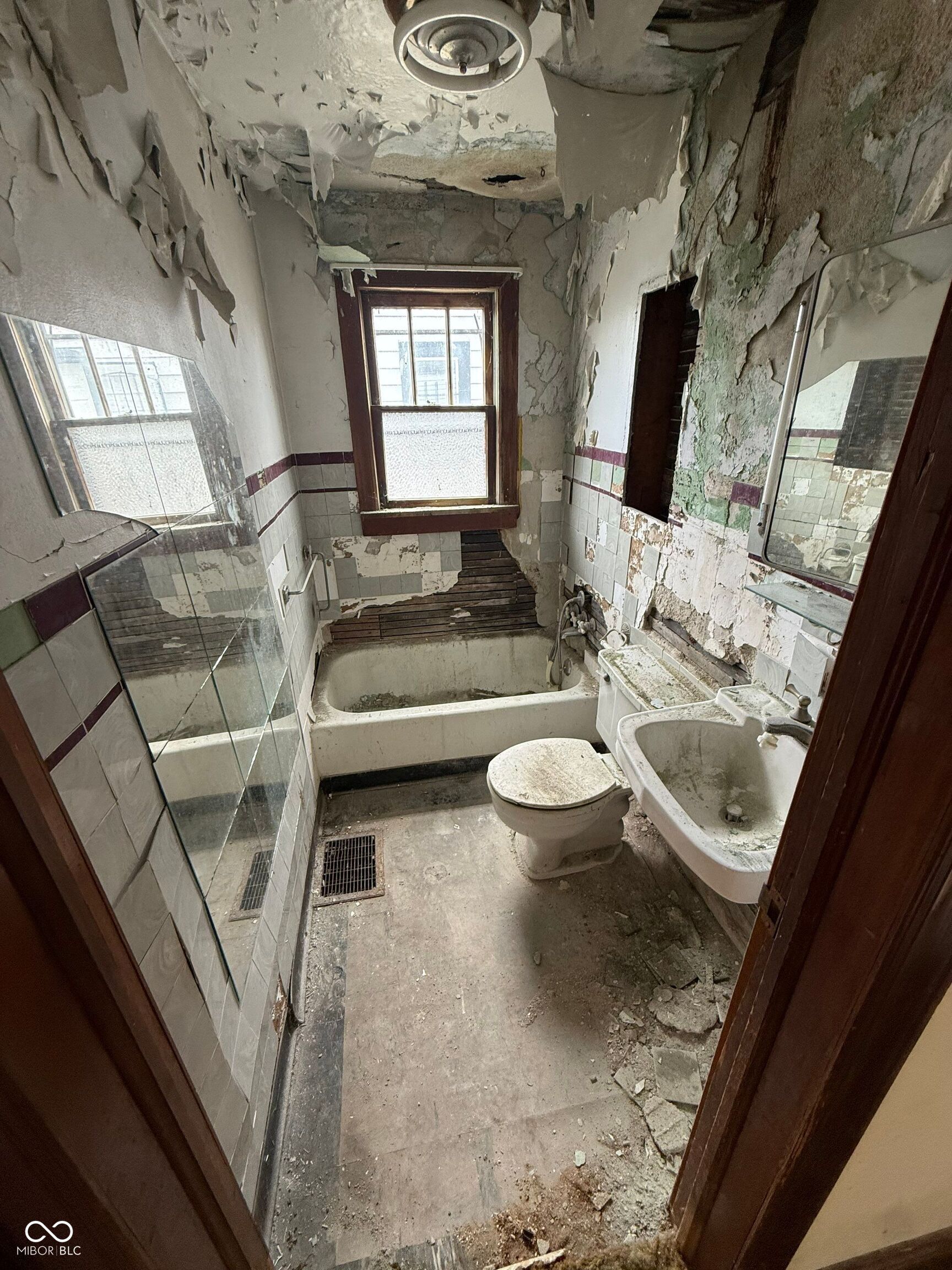 1512 Walton Street Anderson, IN 46016 - Photo 8 of 10