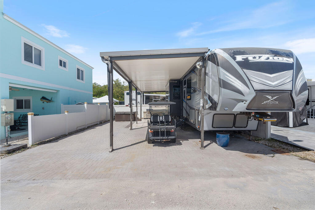 325 Calusa Street, Unit 351 Key Largo, FL 33037 - Photo 9 of 18 a view of entryway