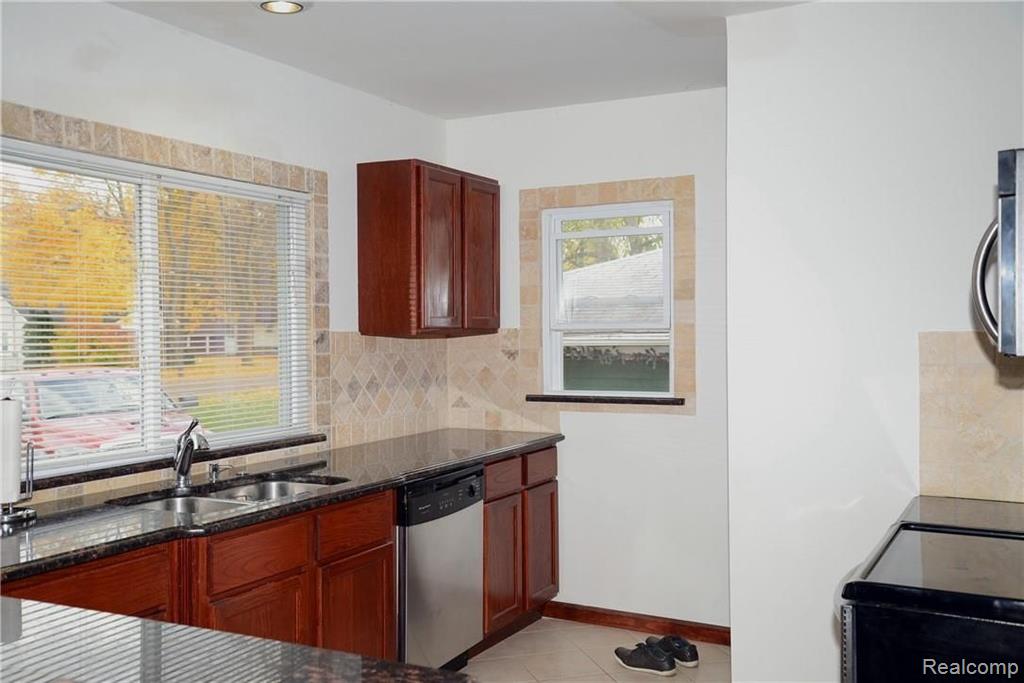 2215 West Auburn Road Rochester Hills, MI 48309 - Photo 14 of 34