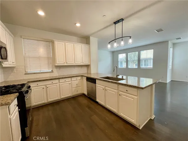 $3,300 | 205 West Via Presido, Unit 85, Ontario, CA 91762
