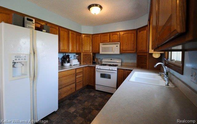 46600 Bemis Road Belleville, MI 48111 - Photo 7 of 24 7-Kitchen.JPG
