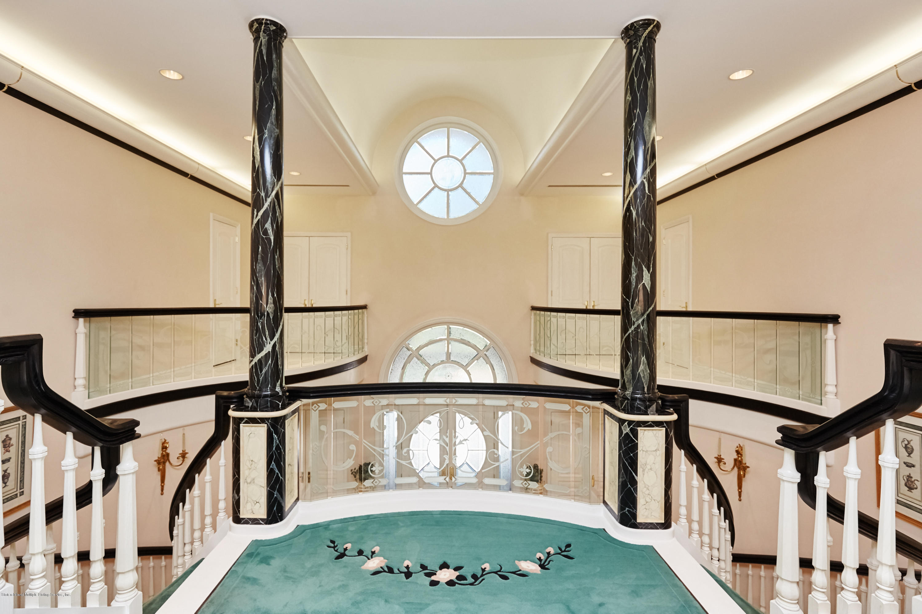 95 Circle Road Staten Island, NY 10304 - Photo 12 of 42 a view of entryway