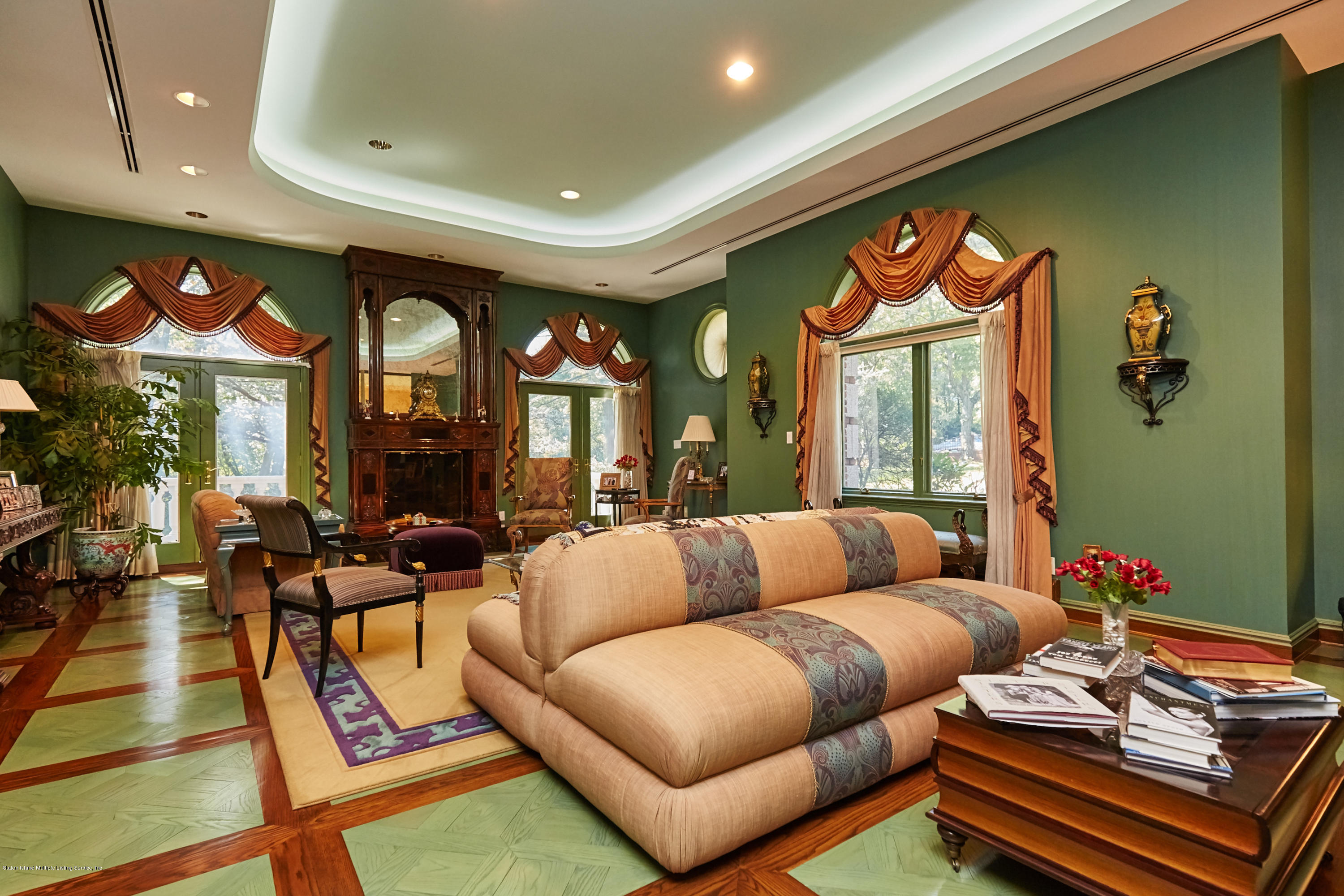 95 Circle Road Staten Island, NY 10304 - Photo 21 of 42 a living room with furniture and a large window
