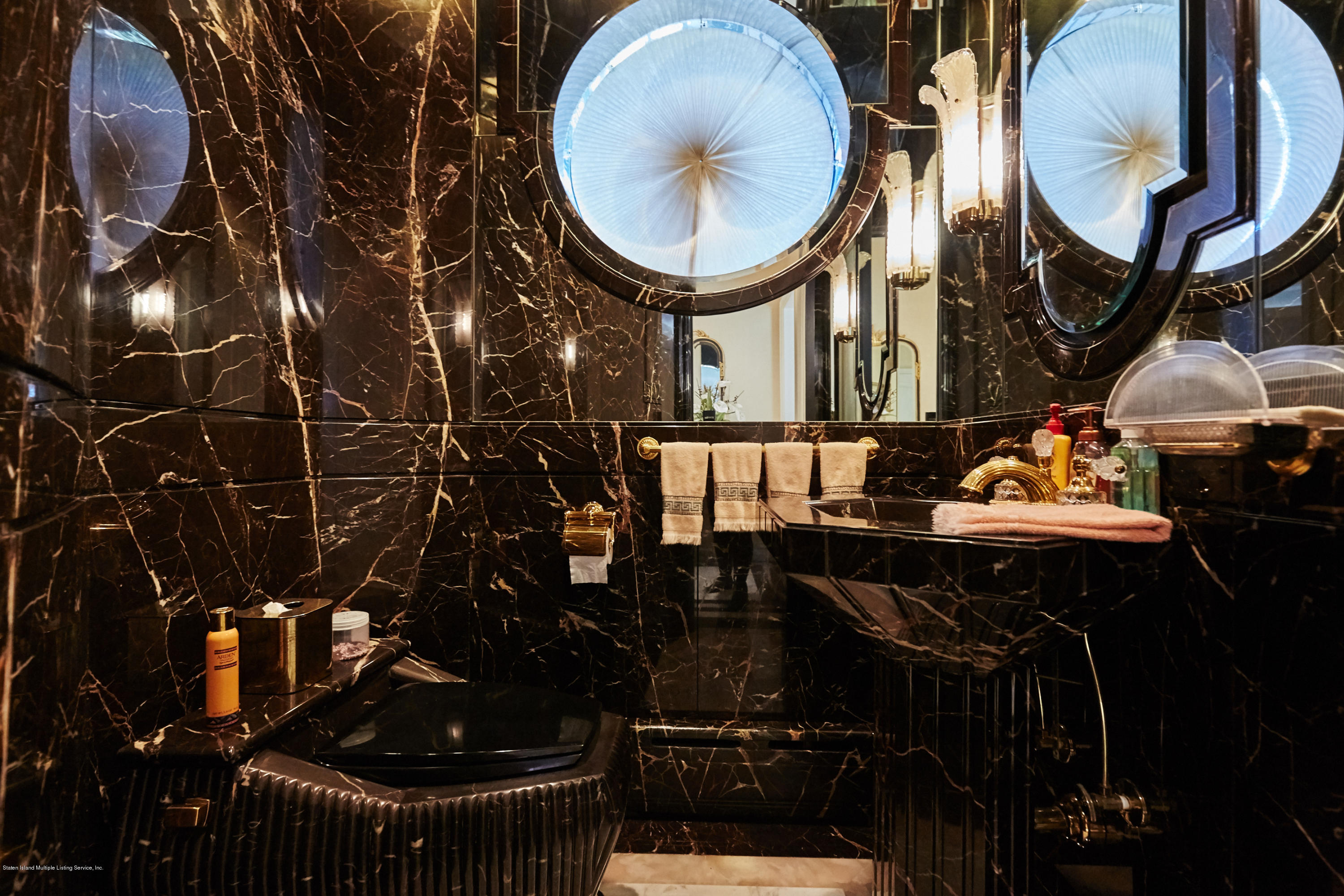 95 Circle Road Staten Island, NY 10304 - Photo 22 of 42 an outdoor dining space with furniture and potted plants