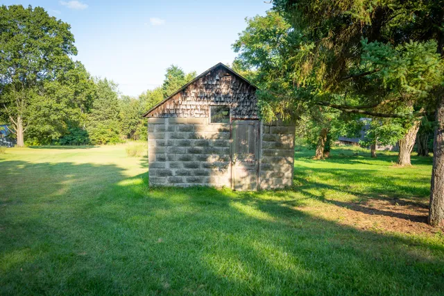 $649,000 | 5820 Squires Road, Jackson, MI 49201