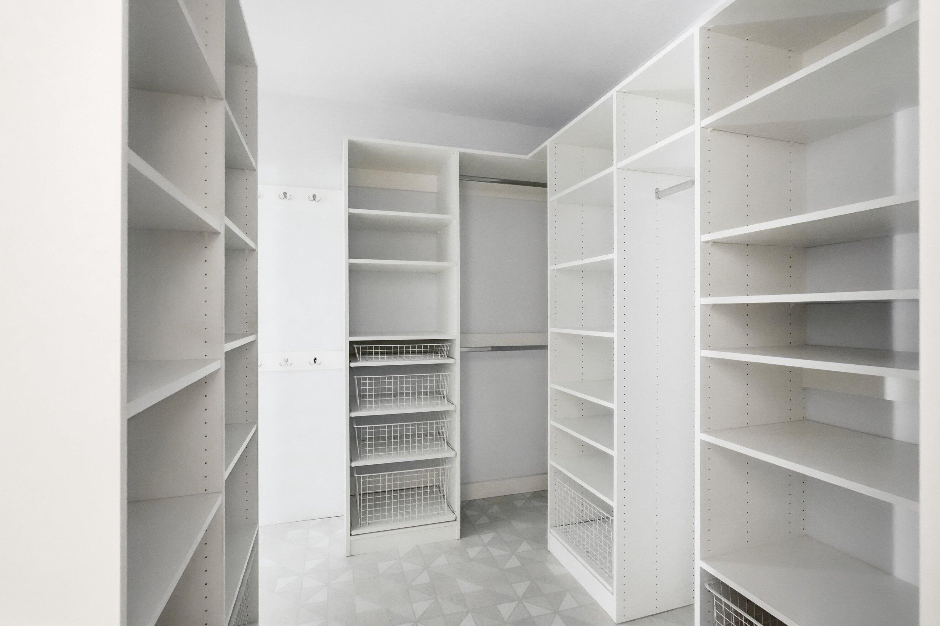 827 Summit Loop Grants Pass, OR 97527 - Photo 22 of 32 a view of walk in closet with empty racks