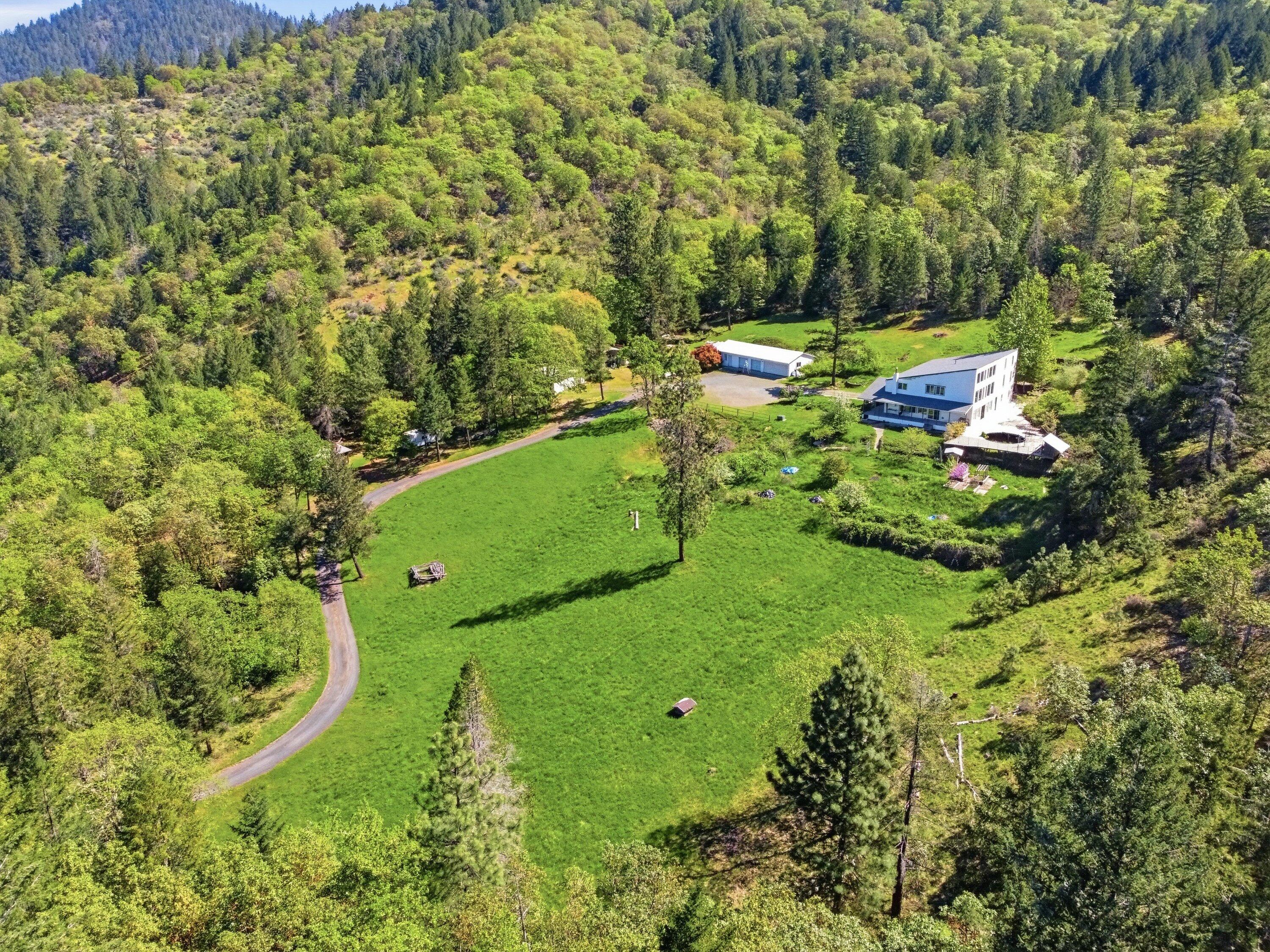 827 Summit Loop Grants Pass, OR 97527 - Photo 28 of 32 a green field with lots of bushes