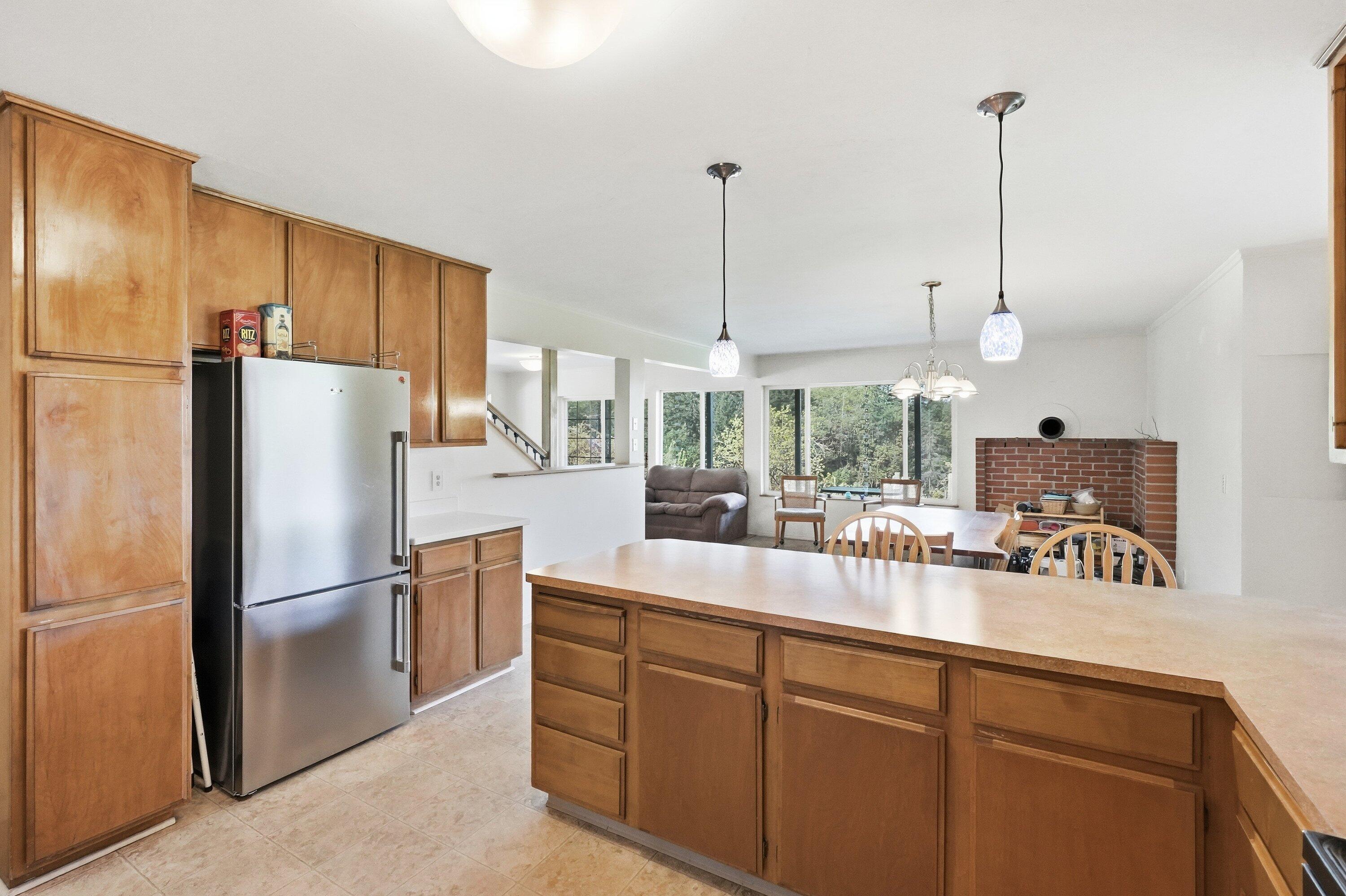 827 Summit Loop Grants Pass, OR 97527 - Photo 8 of 32 a kitchen with kitchen island a counter top space and stainless steel appliances