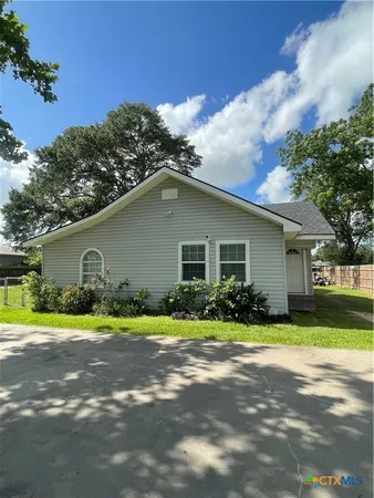$162,500 | 1006 South Street, El Campo, TX 77437