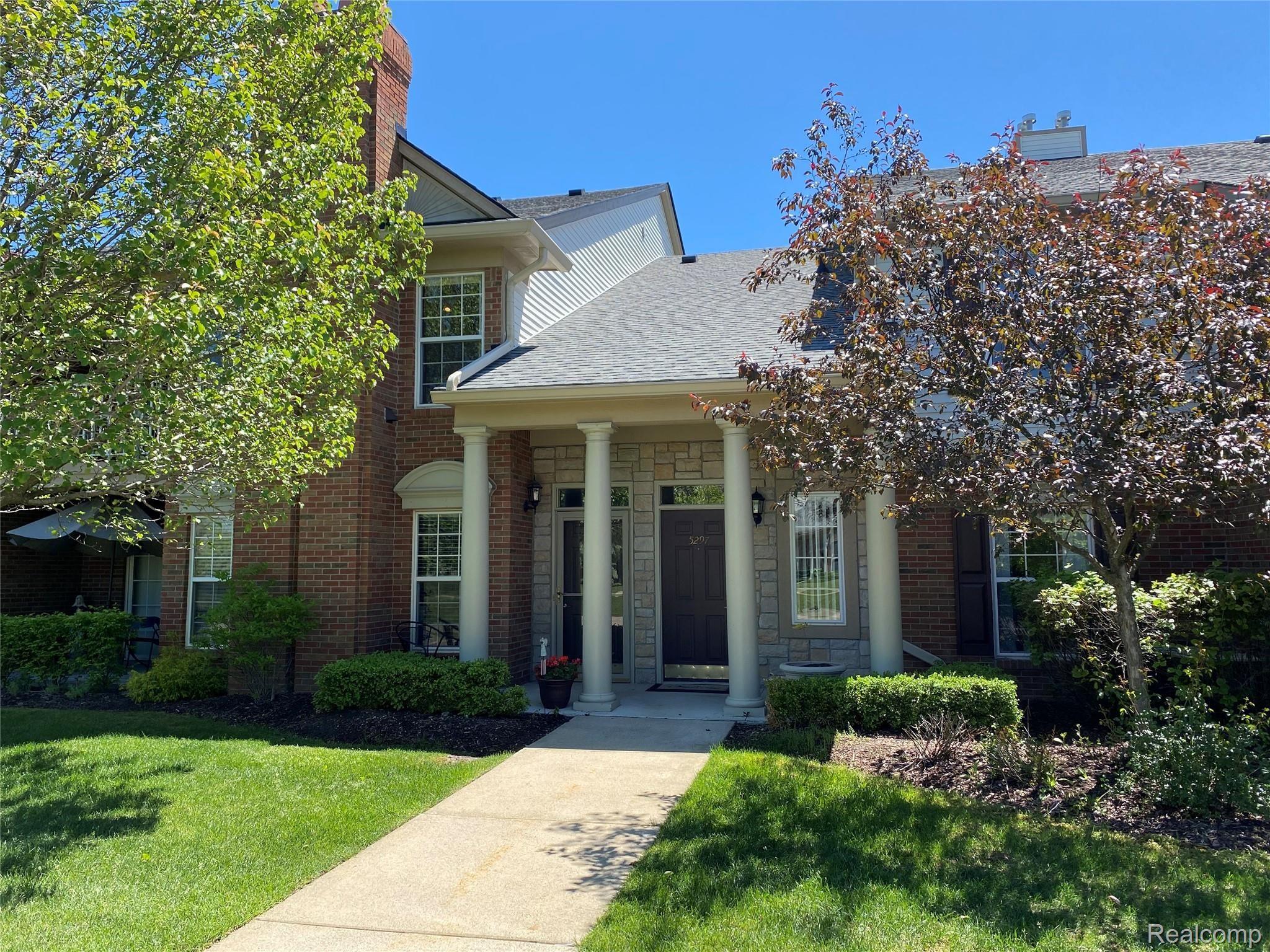 5297 Brookemonte Circle Rochester, MI 48306 - Photo 5 of 35 BMC Main2.jpg