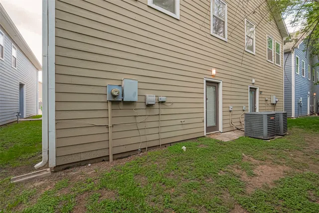 a view of a back yard of the house