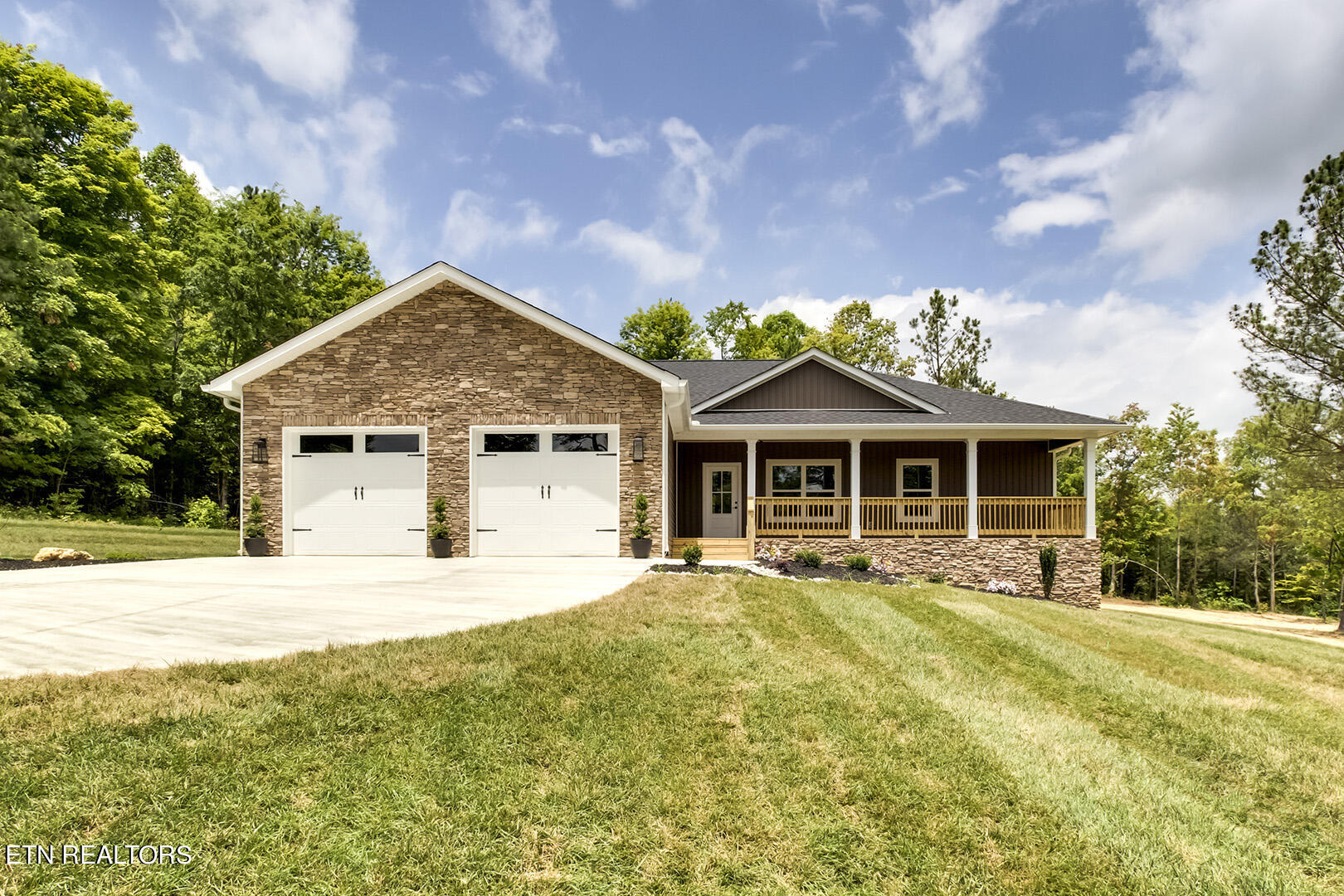 644 Hiwassee Circle Decatur, TN 37322 - Photo 1 of 40 01_HiwasseeCircle_644_Front