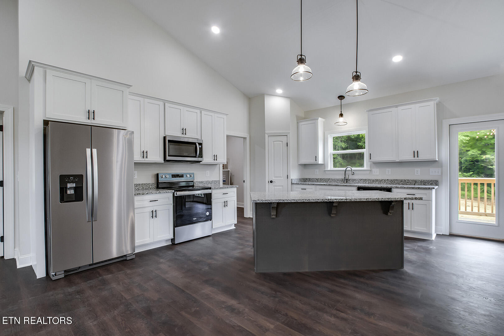 644 Hiwassee Circle Decatur, TN 37322 - Photo 12 of 40 12_HiwasseeCircle_644_Kitchen01
