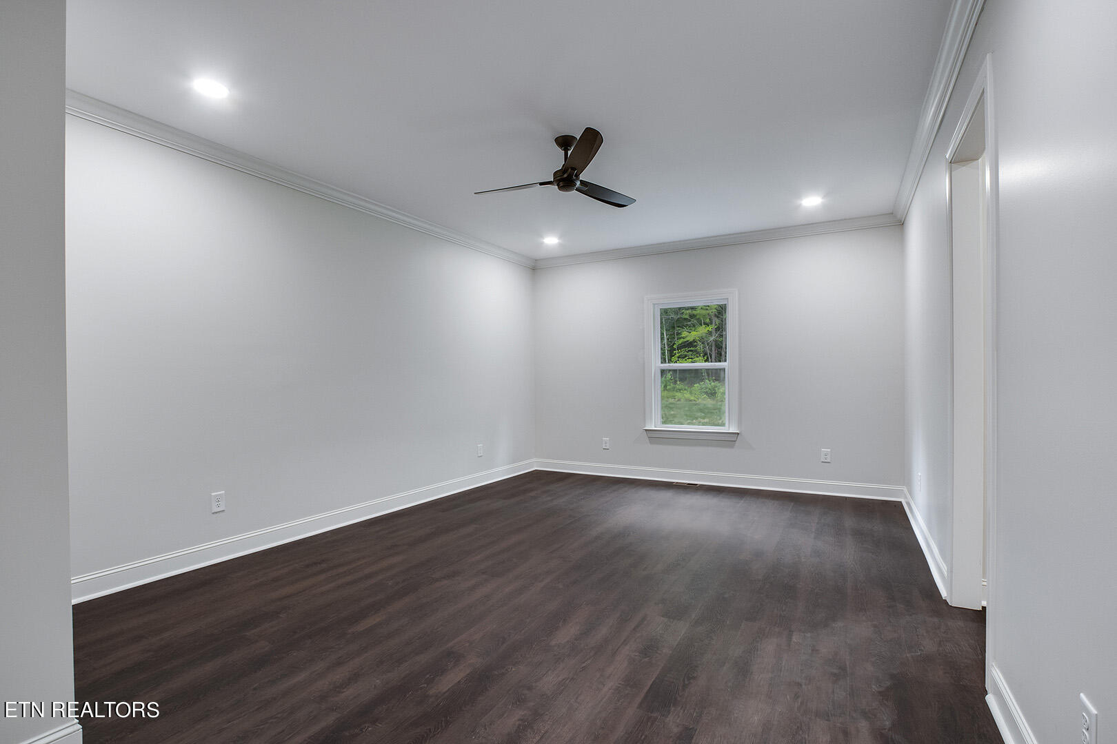 644 Hiwassee Circle Decatur, TN 37322 - Photo 18 of 40 18_HiwasseeCircle_644_MasterBedroom01