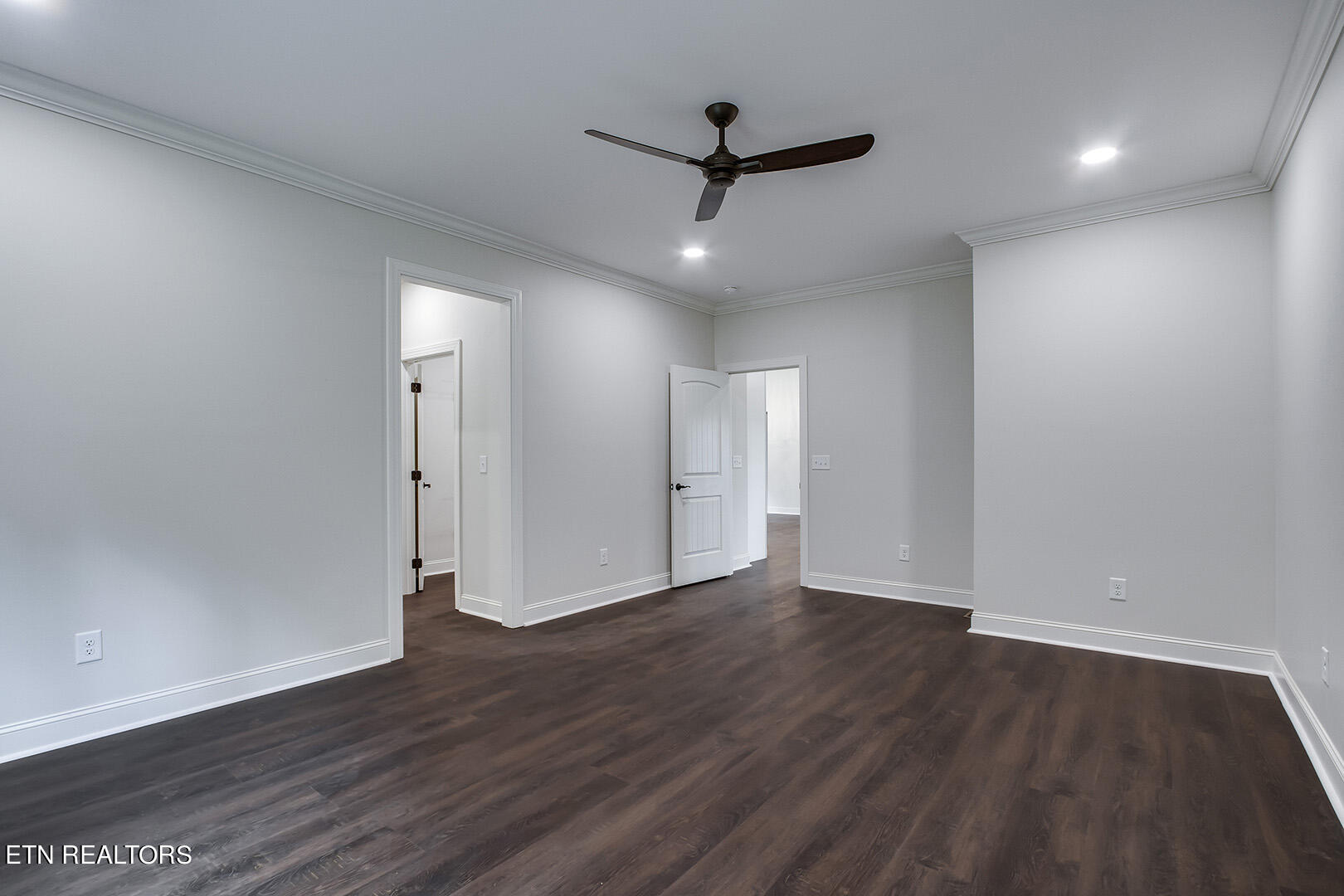 644 Hiwassee Circle Decatur, TN 37322 - Photo 19 of 40 19_HiwasseeCircle_644_MasterBedroom02