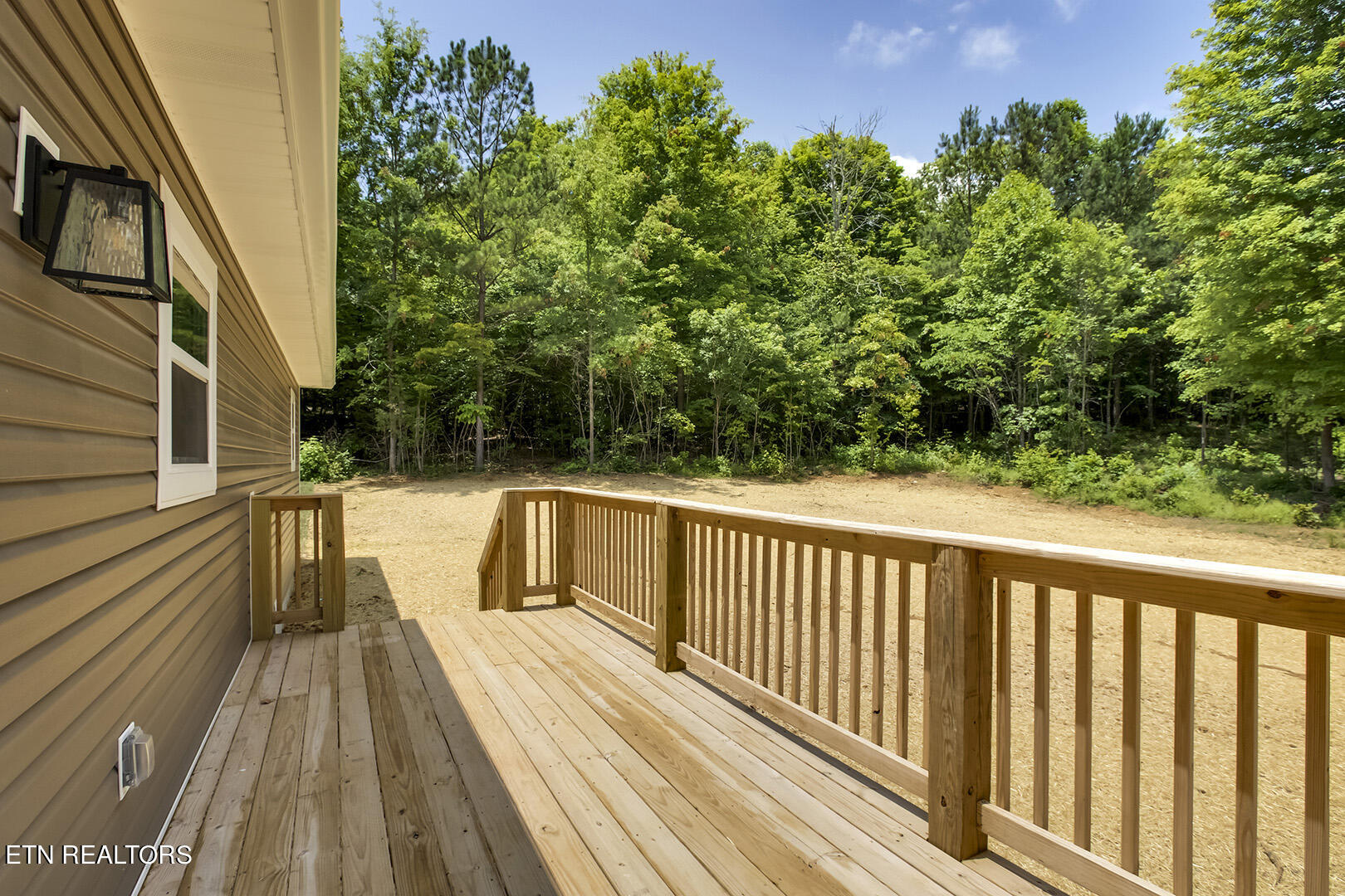 644 Hiwassee Circle Decatur, TN 37322 - Photo 35 of 40 35_HiwasseeCircle_644_Deck02