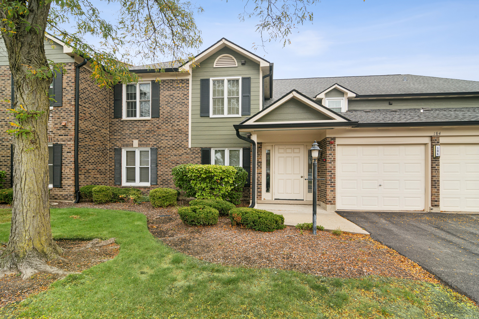 184 Grove Avenue, Unit B Des Plaines, IL 60016 - Photo 1 of 20 a front view of a house with garden