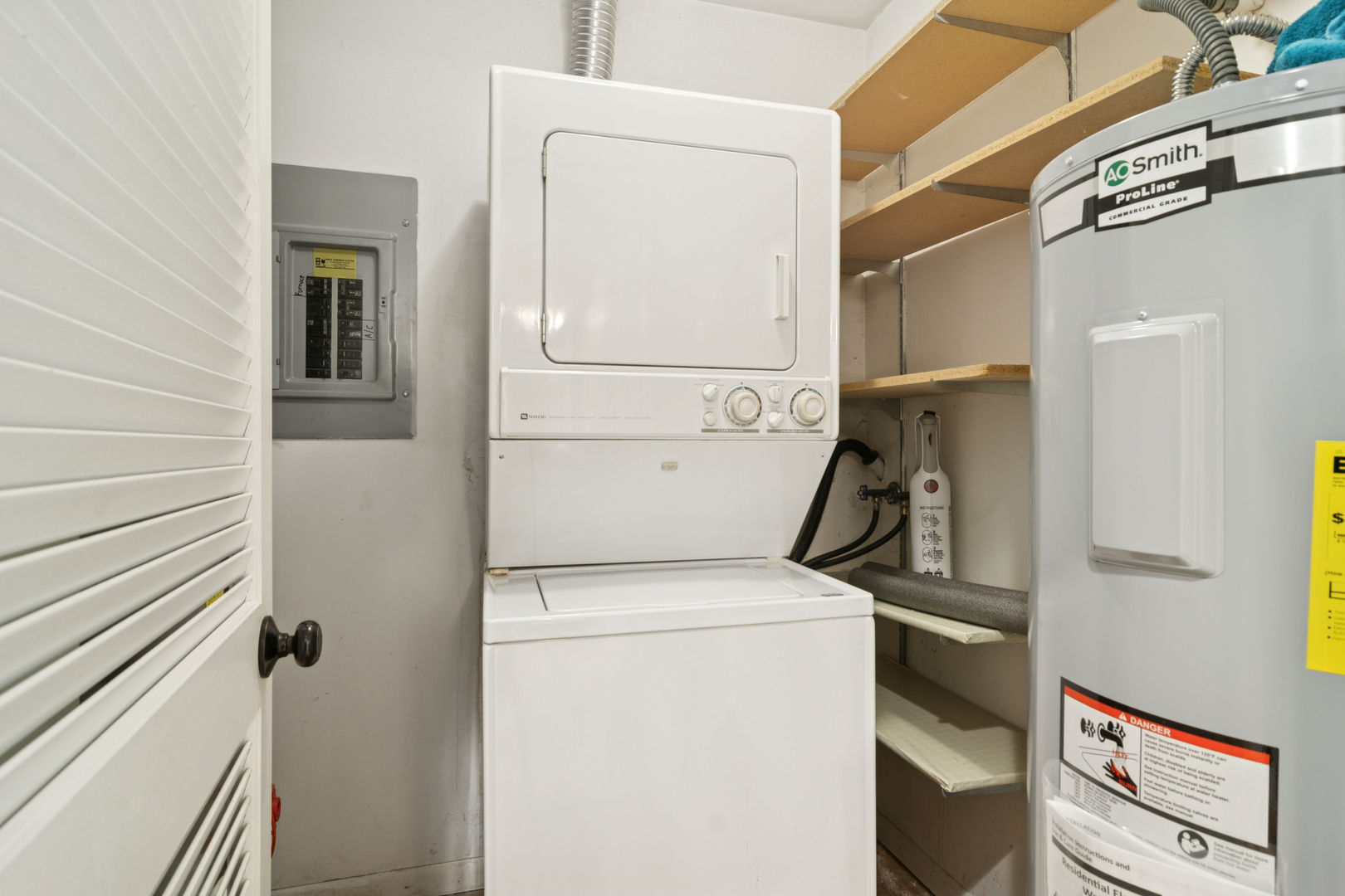 184 Grove Avenue, Unit B Des Plaines, IL 60016 - Photo 18 of 20 a utility room with dryer and washer