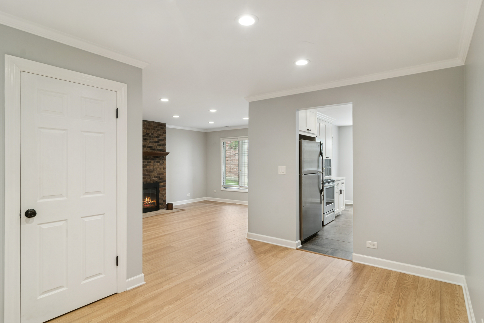 184 Grove Avenue, Unit B Des Plaines, IL 60016 - Photo 4 of 20 an empty room with wooden floor and windows