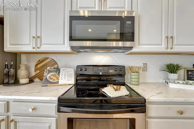 $599,999 | 566 Oxbow Drive, Monument, CO 80132