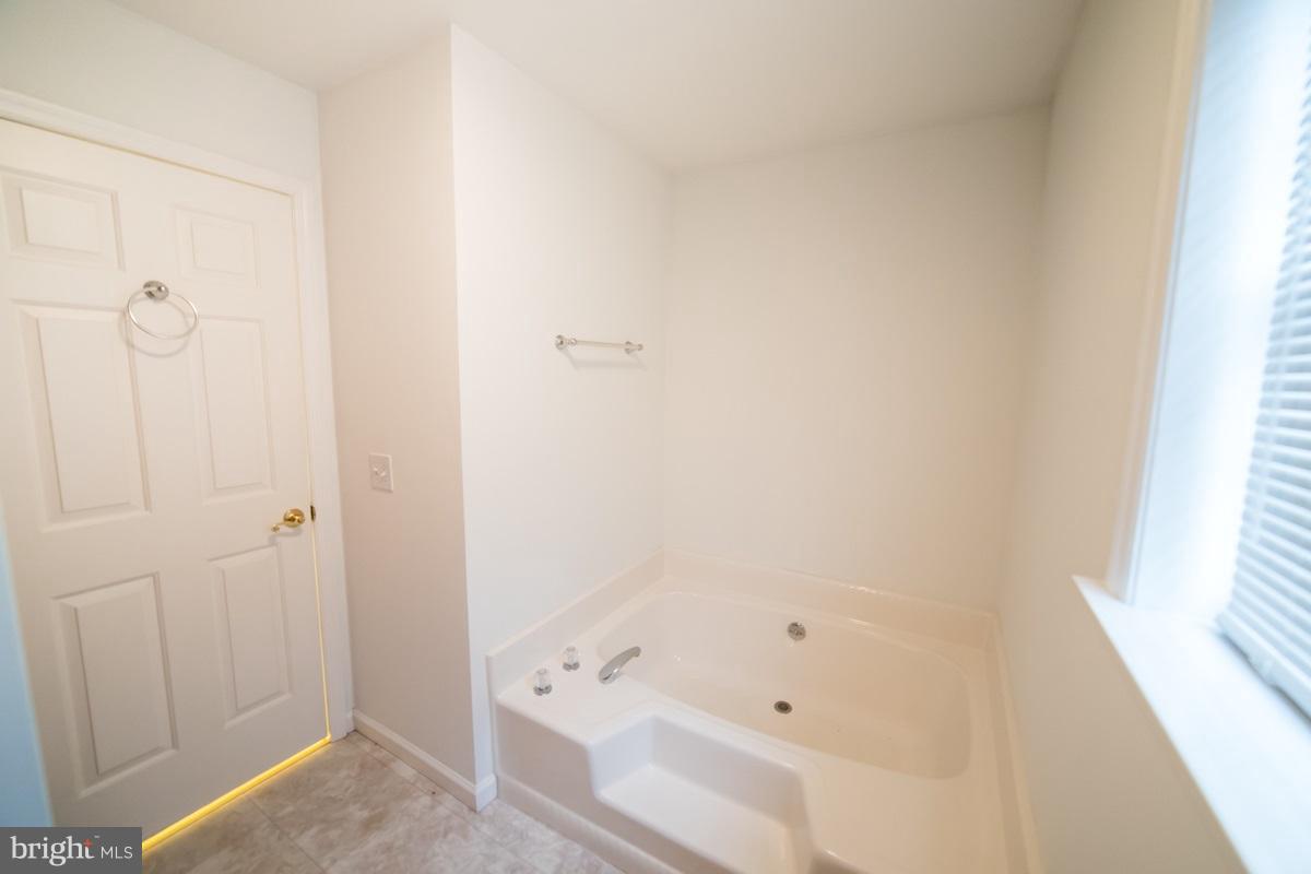 14580 Round Hill Road King George, VA 22485 - Photo 17 of 26 Bath (Master)