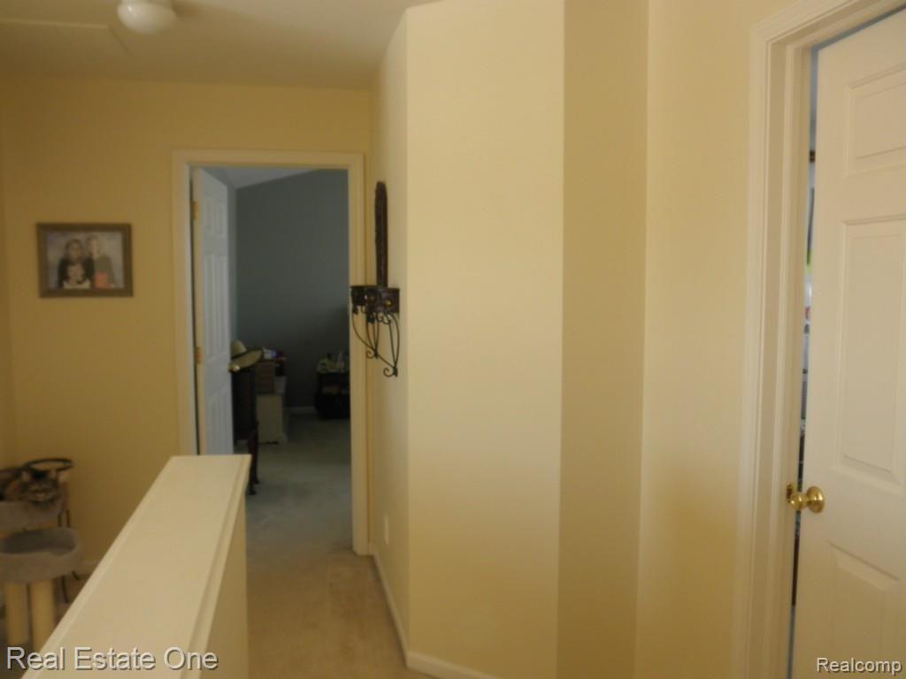 856 Deer Run Lake Road Holly, MI 48442 - Photo 17 of 34 Upper level hall