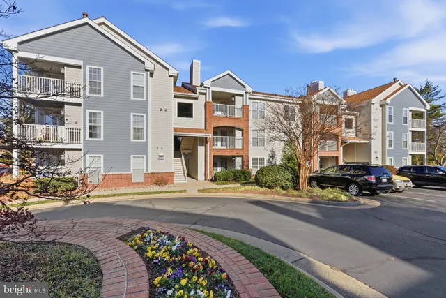 $285,000 | 20963 Timber Ridge Terrace, Unit 103, Ashburn, VA 20147