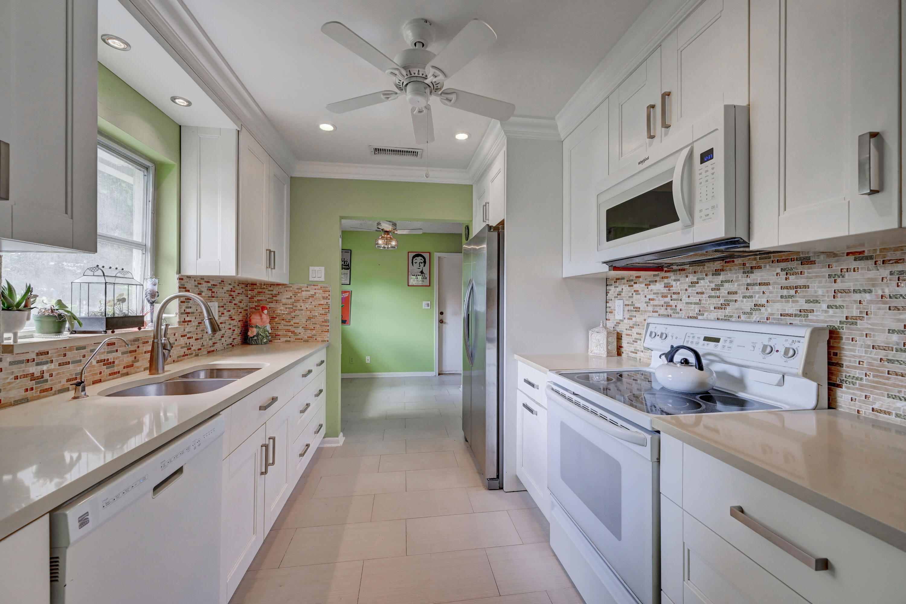 290 Del Rio Boulevard Boca Raton, FL 33432 - Photo 11 of 36 KITCHEN