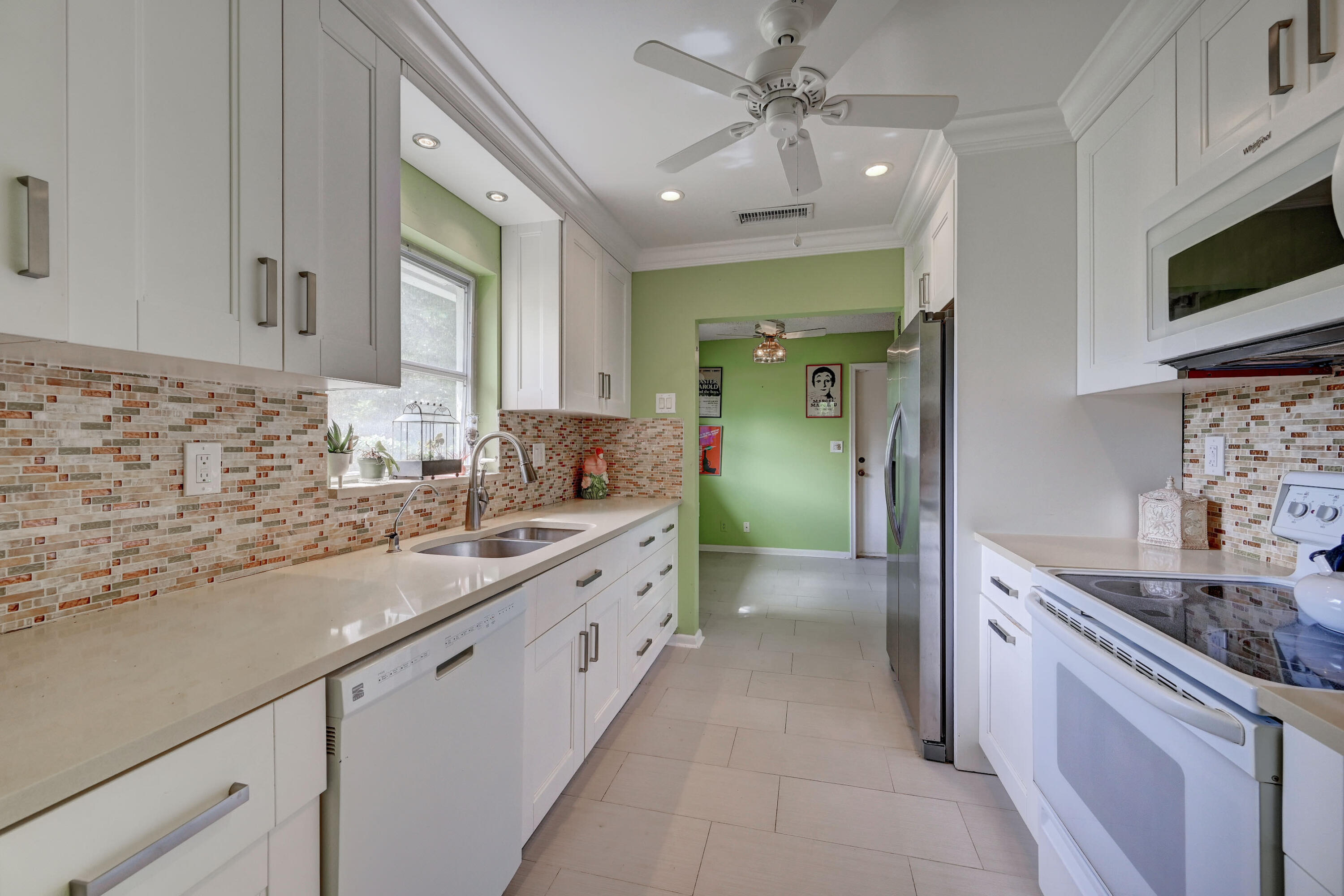 290 Del Rio Boulevard Boca Raton, FL 33432 - Photo 12 of 36 KITCHEN