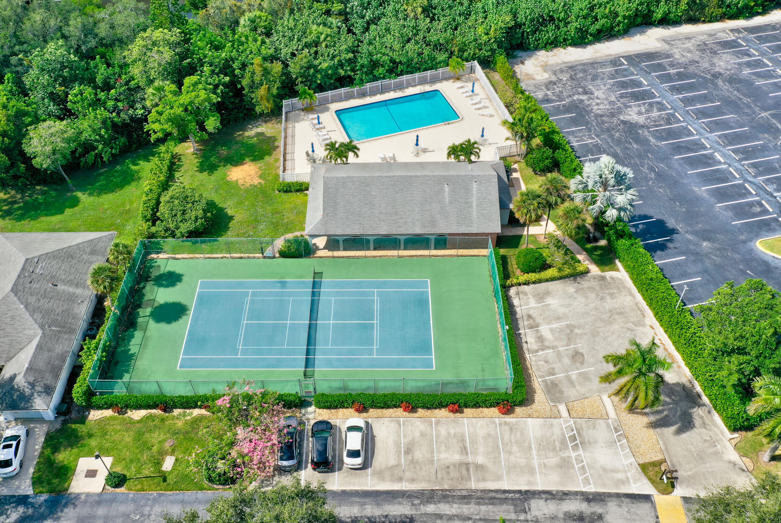 290 Del Rio Boulevard Boca Raton, FL 33432 - Photo 32 of 36 COMMUNITY POOL & CLUBHOUSE