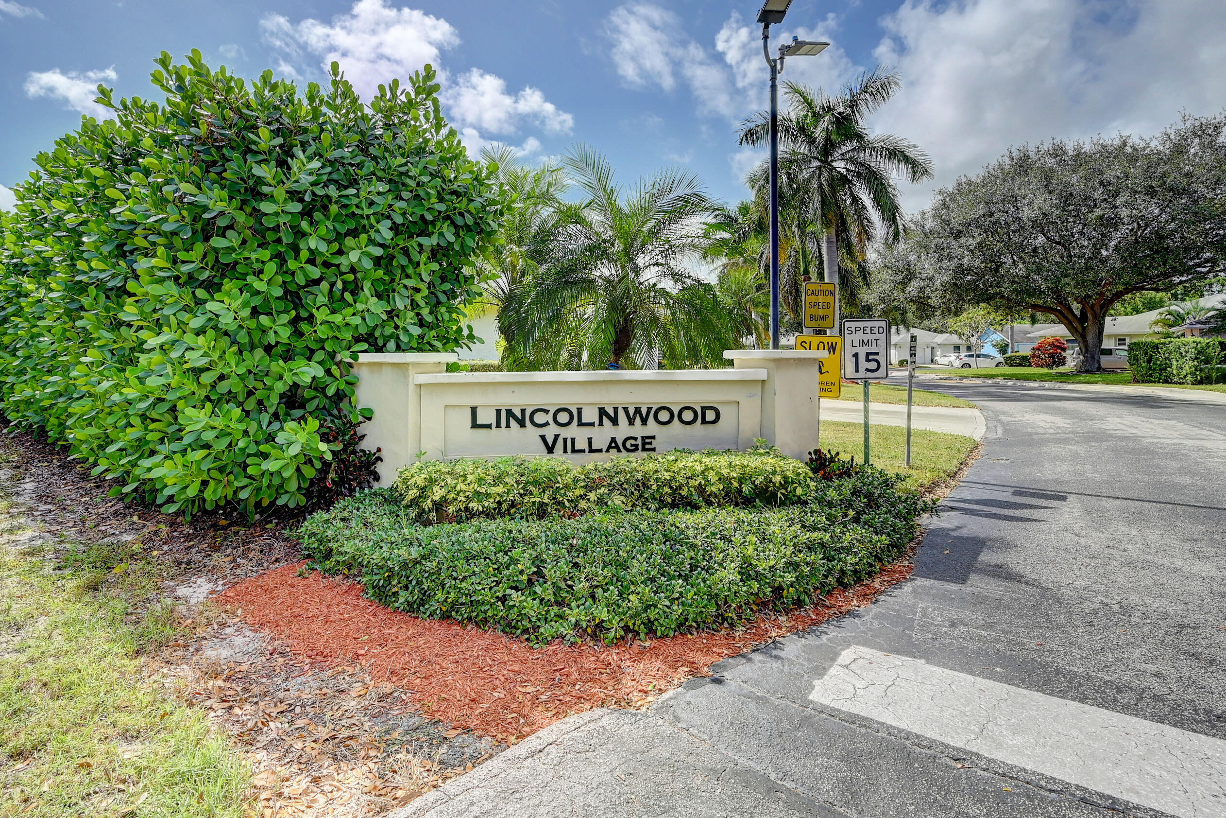 290 Del Rio Boulevard Boca Raton, FL 33432 - Photo 34 of 36 COMMUNITY ENTRANCE
