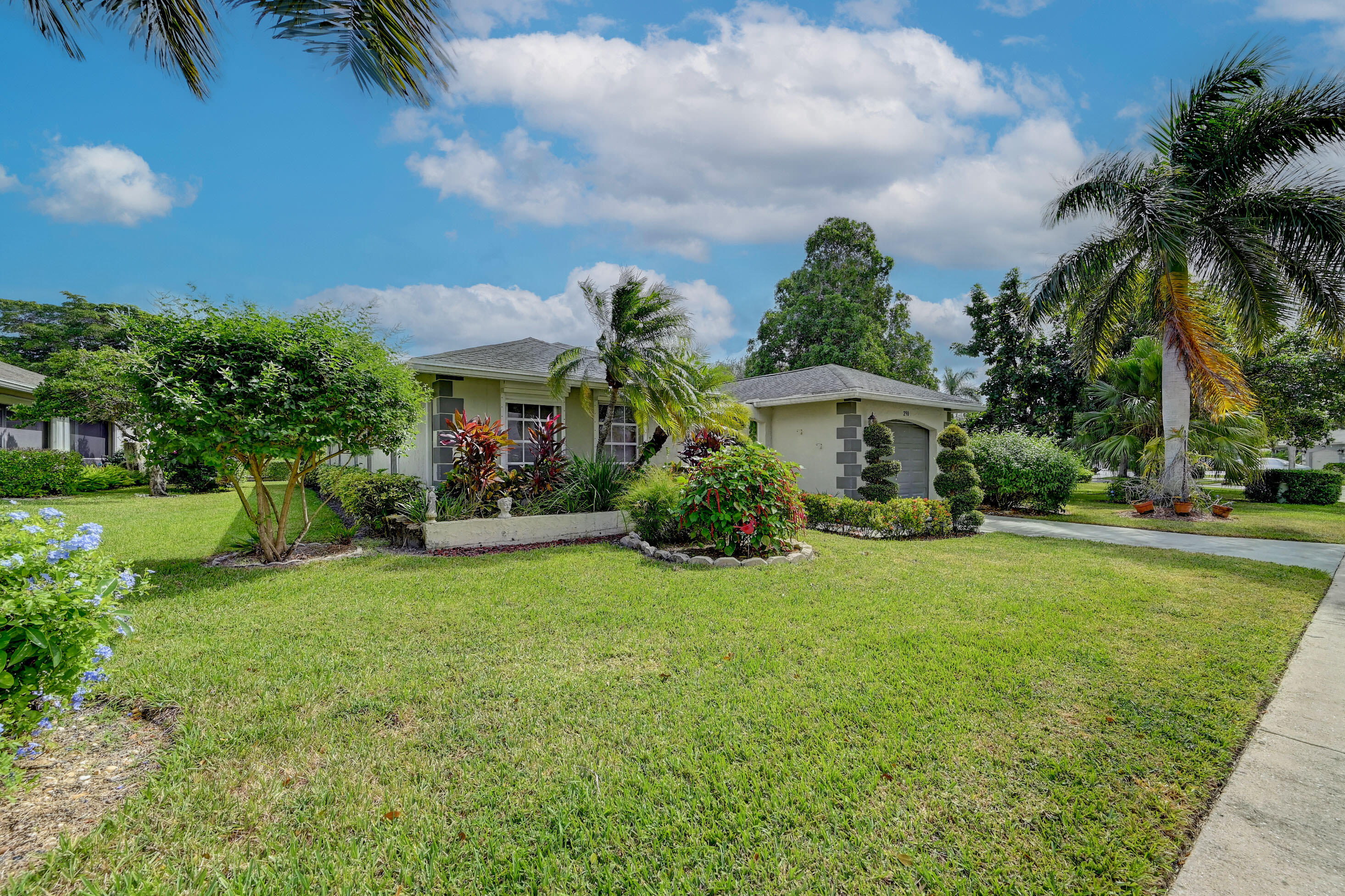 290 Del Rio Boulevard Boca Raton, FL 33432 - Photo 36 of 36 FRONT