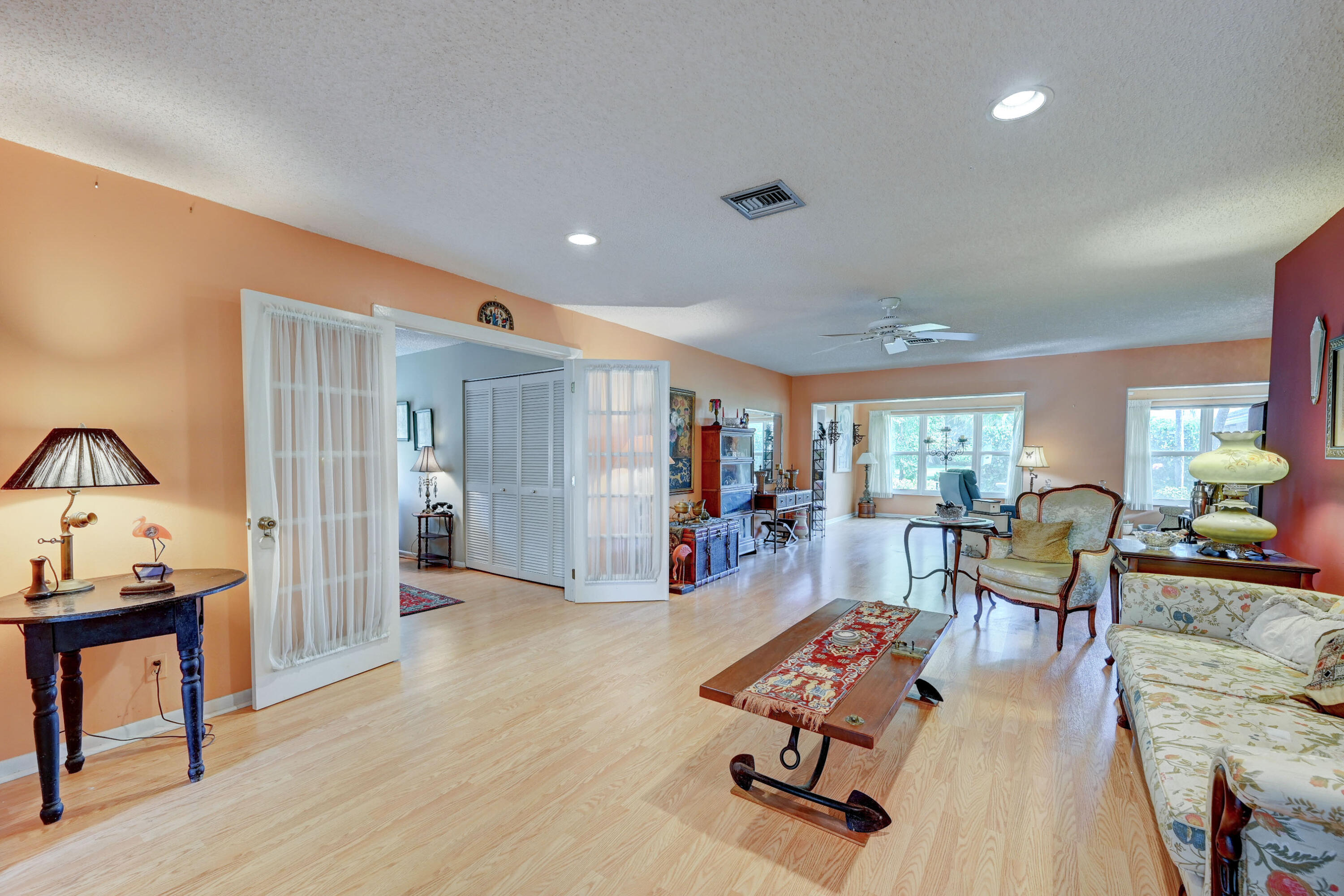 290 Del Rio Boulevard Boca Raton, FL 33432 - Photo 4 of 36 GREAT ROOM