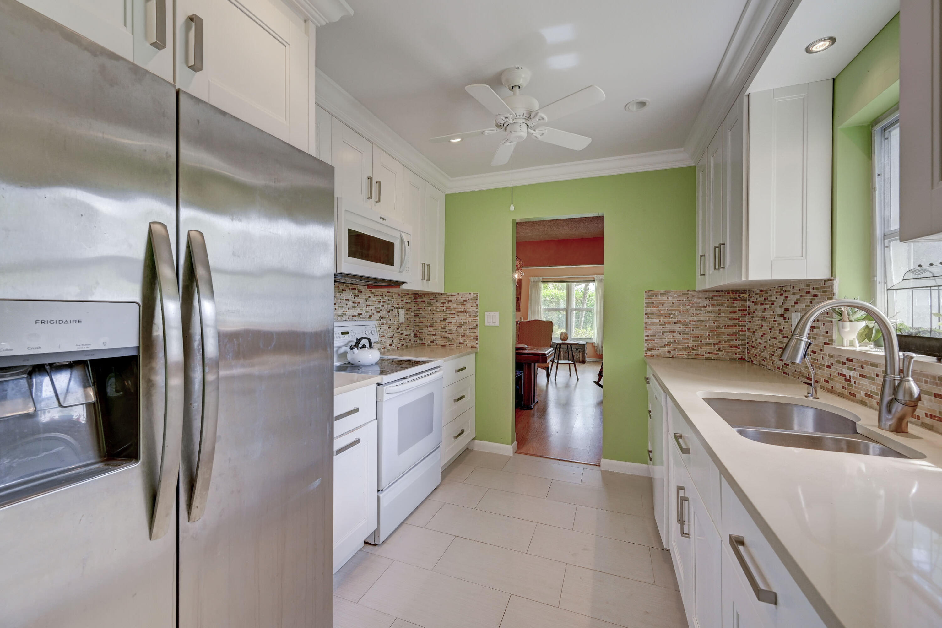 290 Del Rio Boulevard Boca Raton, FL 33432 - Photo 5 of 36 KITCHEN