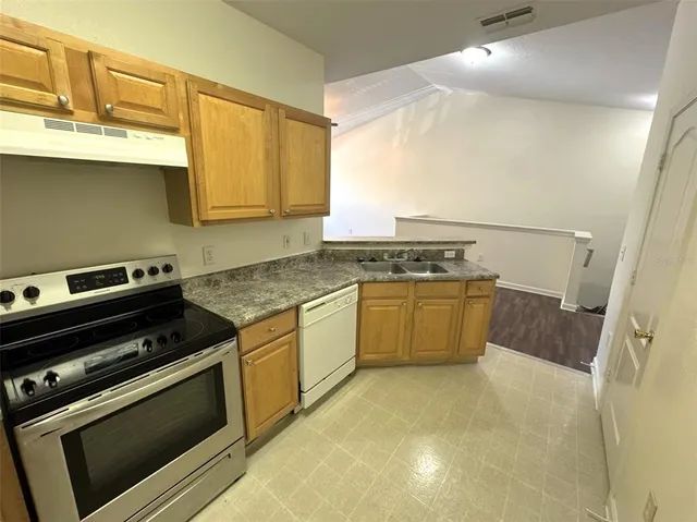 $1,400 | 17952 Villa Creek Drive, Tampa, FL 33647