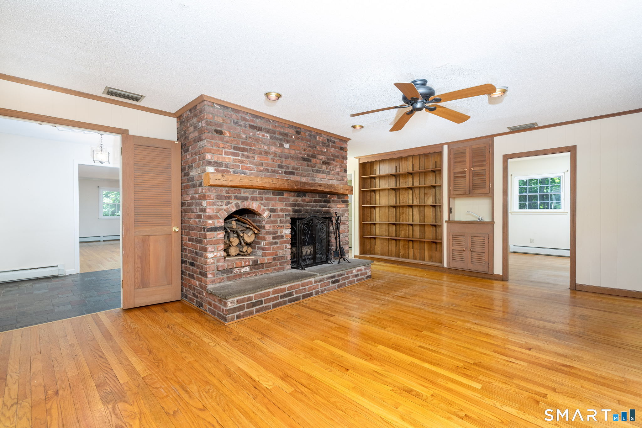 33 Hurds Hill Road Woodbury, CT 06798 - Photo 14 of 40 Family Room w/ Wet Bar